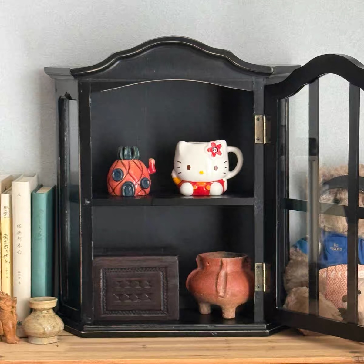 Vintage wandkast van verweerd  - Vintage Collectible Furniture recensie en prijs